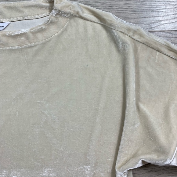 Cupcakes and Cashmere Mikaela Velvet Top in Birch White - Picture 11 of 12